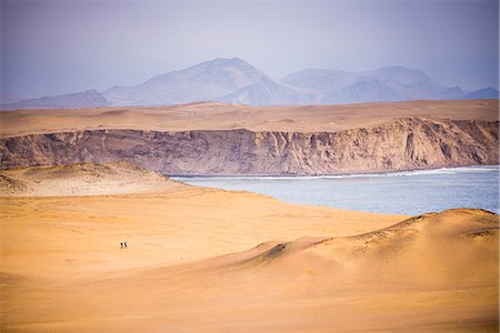 simsearch:841-08421078,k - Hikers hiking in desert and sand dunes, Paracas National Reserve (Reserva Nacional de Paracas), Ica, Peru, South America Stock Photo - Rights-Managed, Code: 841-08421084