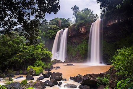 Salto Dos Hermanos (Two Brothers Waterfall), Iguazu Falls (Iguassu Falls) (Cataratas del Iguazu), UNESCO World Heritage Site, Misiones Province, Argentina, South America Stock Photo - Rights-Managed, Code: 841-08421119