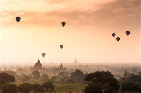 simsearch:841-06805915,k - Hot air balloons over the temples of Bagan (Pagan), Myanmar (Burma), Asia Stock Photo - Rights-Managed, Code: 841-08421251