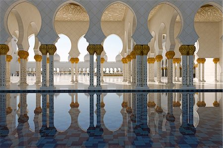 simsearch:841-06807713,k - The Sheikh Zayed Grand Mosque, Abu Dhabi, United Arab Emirates, Middle East Stock Photo - Rights-Managed, Code: 841-08421333