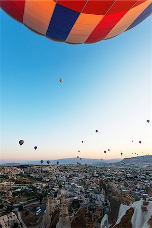 Balloon flight over Goreme, UNESCO World Heritage Site, Goreme, Cappadocia, Anatolia, Turkey, Asia Minor, Eurasia Photographie de stock - Rights-Managed, Code: 841-08421363