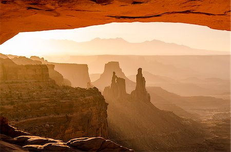 felsformation - Mesa Arch, Canyonlands National Park, Utah, United States of America, North America Stockbilder - Lizenzpflichtiges, Bildnummer: 841-08421471