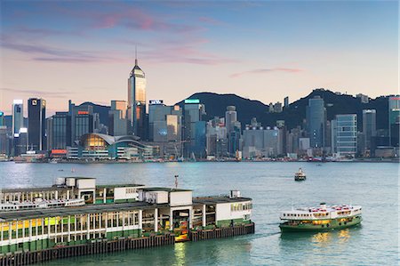 View of Star Ferry Terminal and Hong Kong Island skyline at dusk, Hong Kong, China, Asia Foto de stock - Con derechos protegidos, Código: 841-08421484