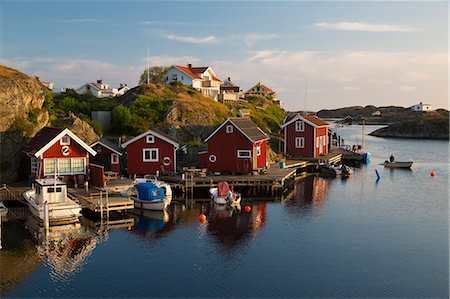 simsearch:841-07782416,k - Red fishermen's huts by harbour and archipelago, Stocken, Orust, Bohuslan Coast, Southwest Sweden, Sweden, Scandinavia, Europe Foto de stock - Con derechos protegidos, Código: 841-08421521