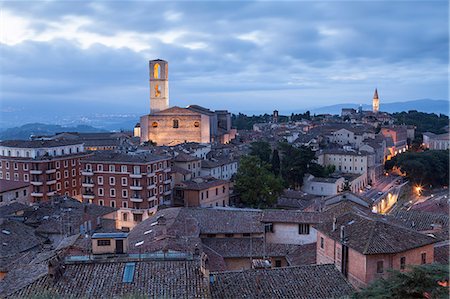 The rooftops of Perugia with the Basilica di San Pietro and Basilica di San Domencio in the background, Perugia, Umbria, Italy, Europe Photographie de stock - Rights-Managed, Code: 841-08421532