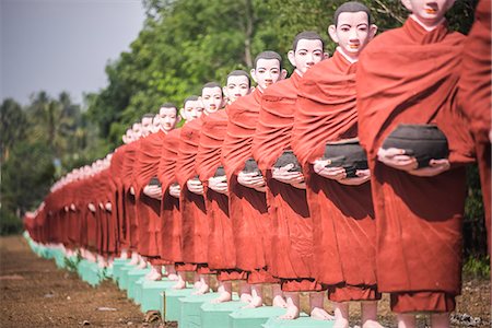 simsearch:649-08988056,k - Statues of disciples of Arahant, perfected people who have attained Nirvana, Mawlamyine, Mon State, Myanmar (Burma), Asia Foto de stock - Con derechos protegidos, Código: 841-08438498