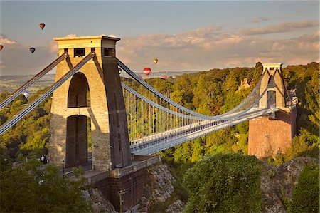 Clifton Suspension Bridge, with hot air balloons in the Bristol Balloon Fiesta in August, Clifton, Bristol, England, United Kingdom, Europe Fotografie stock - Rights-Managed, Codice: 841-08438618