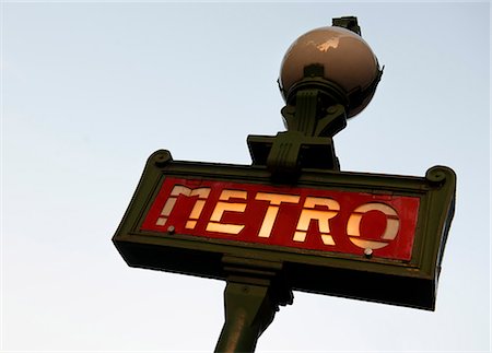 simbolo della metropolitana - Paris Metro sign, Paris, France, Europe Fotografie stock - Rights-Managed, Codice: 841-08438651