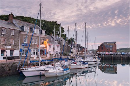 padstow - Yachts moored in Padstow harbour at dawn, Padstow, North Cornwall, England, United Kingdom, Europe Foto de stock - Con derechos protegidos, Código: 841-08438759