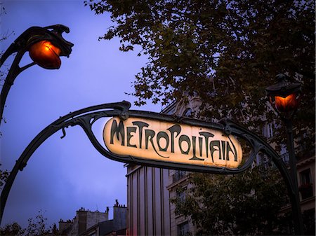 simsearch:841-06031897,k - Paris Metro sign, Paris, France, Europe Stockbilder - Lizenzpflichtiges, Bildnummer: 841-08542553