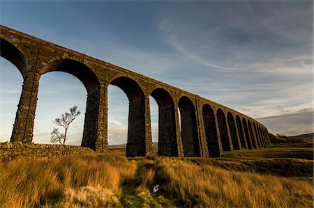 simsearch:841-08542518,k - Ribblehead Viaduct, sunset, Yorkshire Dales National Park, Yorkshire, England, United Kingdom, Europe Foto de stock - Con derechos protegidos, Código: 841-08568875