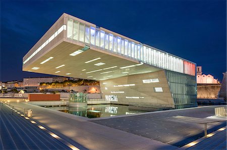 provenza - La Villa Mediterranean building illuminated at dusk, Marseille, Bouches-du-Rhone, Provence, France, Europe Photographie de stock - Rights-Managed, Code: 841-08569042