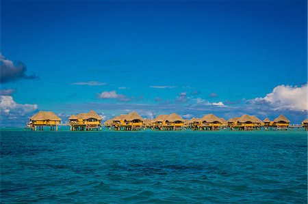 simsearch:841-09229473,k - Overwater bungalows, Le Taha'a Resort, Tahiti, French Polynesia, South Pacific, Pacific Fotografie stock - Rights-Managed, Codice: 841-08645353