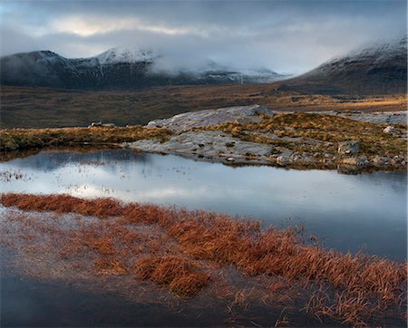 simsearch:841-08645524,k - The mountain Quinag viewed across a lochan, near Inchnadamph, Sutherland, Scotland, United Kingom, Europe Fotografie stock - Rights-Managed, Codice: 841-08645520
