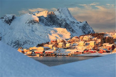 reine norway snow - The last rays of sun on the fishing village and the snowy peaks, Kvalvika, Andoya, Reine, Nordland, Lofoten Islands, Arctic, Norway, Scandinavia, Europe Stock Photo - Rights-Managed, Code: 841-08663474