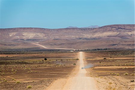 fish river canyon namibia - A 4x4 car leaves a cloud of dust as it apporachs along the long dusty road to the Fish River Canyon, Namibia, Africa Stock Photo - Rights-Managed, Code: 841-08663619