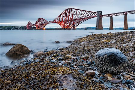 firth of forth - First light over the Forth Rail Bridge, UNESCO World Heritage Site, and the Firth of Forth, South Queensferry, Edinburgh, Lothian, Scotland, United Kingdom, Europe Foto de stock - Con derechos protegidos, Código: 841-08718015