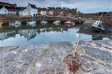 fife - Fishing boats in the harbour at Crail at dusk, Fife, East Neuk, Scotland, United Kingdom, Europe Foto de stock - Con derechos protegidos, Código: 841-08718017