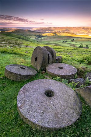 simsearch:6119-08658018,k - Stanage Edge millstones at sunrise, Peak District National Park, Derbyshire, England, United Kingdom, Europe Foto de stock - Direito Controlado, Número: 841-08718025