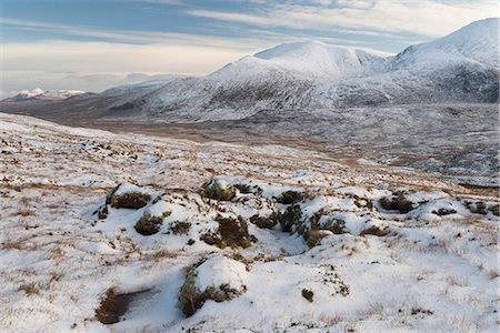 sutherland - A winter view of the Sutherland mountains Beinn Spionnaidh and Cranstackie, Sutherland, Scotland, United Kingdom, Europe Photographie de stock - Rights-Managed, Code: 841-08718136