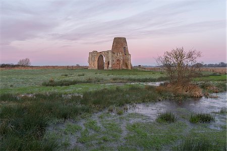A view of St. Benet's Abbey, Norfolk, England, United Kingdom, Europe Photographie de stock - Rights-Managed, Code: 841-08718150