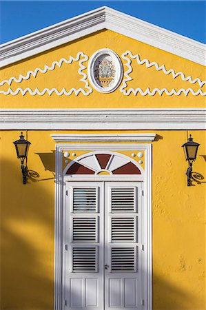 fade - Colonial building on Plasa Horacio Hoyer, Pietermaai, Willemstad, Curacao, West Indies, Lesser Antilles, former Netherlands Antilles, Caribbean, Central America Foto de stock - Con derechos protegidos, Código: 841-08729457