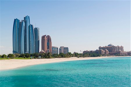 simsearch:841-08729579,k - Etihad Towers, Emirates Palace Hotel and beach, Abu Dhabi, United Arab Emirates, Middle East Fotografie stock - Rights-Managed, Codice: 841-08729571