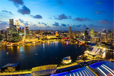 simsearch:841-09242341,k - The towers of the Central Business District and Marina Bay at dusk, Singapore, Southeast Asia, Asia Photographie de stock - Rights-Managed, Code: 841-08729599