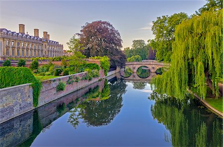 Clare and King's College Bridges over River Cam, The Backs, Cambridge, Cambridgeshire, England, United Kingdom, Europe Photographie de stock - Rights-Managed, Code: 841-08729647