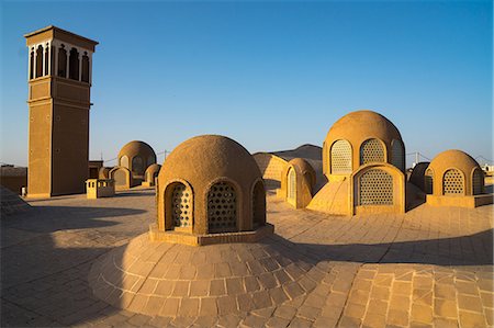 Roof, including windtower for air cooling, of late 18th century Qajar mansion, now Serai Ameriha Hotel, Kashan, Iran, Middle East Stockbilder - Lizenzpflichtiges, Bildnummer: 841-08781822