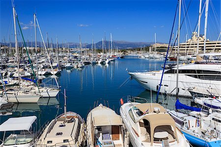 simsearch:841-08781863,k - Vieux Port, with many yachts, view to Fort Carre, from Bastion St-Jaume, Antibes, French Riviera, Cote d'Azur, Provence, France, Europe Photographie de stock - Rights-Managed, Code: 841-08797735
