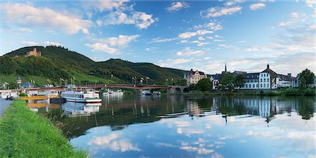 simsearch:841-08797952,k - View of River Moselle and Bernkastel-Kues, Rhineland-Palatinate, Germany, Europe Photographie de stock - Rights-Managed, Code: 841-08797947