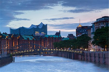 speicherstadt - Elbphilharmonic concert hall and warehouses of Speicherstadt, UNESCO World Heritage Site, Hamburg, Germany, Europe Foto de stock - Con derechos protegidos, Código: 841-08797956