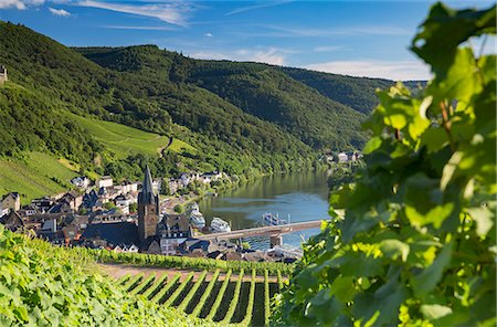 fiume mosel - View of vineyards and River Moselle, Bernkastel-Kues, Rhineland-Palatinate, Germany, Europe Fotografie stock - Rights-Managed, Codice: 841-08797958