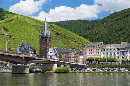 fiume mosel - River Moselle and St Michael's Church, Bernkastel-Kues, Rhineland-Palatinate, Germany, Europe Fotografie stock - Rights-Managed, Codice: 841-08797967