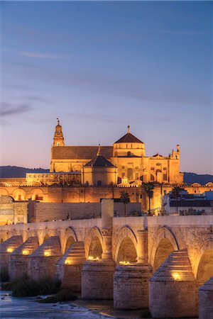 simsearch:841-07204362,k - Roman Bridge in foreground and The Great Mosque (Mesquita) and Cathedral of Cordoba in the background, UNESCO World Heritage Site, Cordoba, Andalucia, Spain, Europe Foto de stock - Con derechos protegidos, Código: 841-08798000