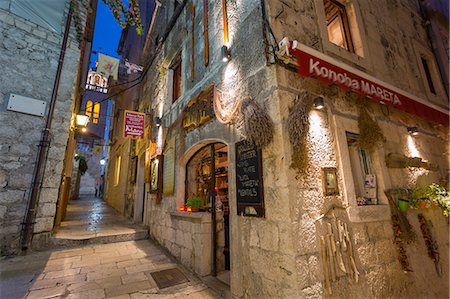 simsearch:841-09241983,k - Restaurant in Korcula Town, Korcula, Dalmatia, Croatia, Europe Photographie de stock - Rights-Managed, Code: 841-08798012