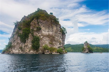 stack (rock formation) - The Beehives (Dawapia Rocks) in Simpson Harbour, Rabaul, East New Britain, Papua New Guinea, Pacific Stock Photo - Rights-Managed, Code: 841-08821548