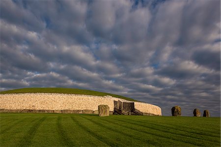 standing stones of ireland - Newgrange, UNESCO World Heritage Site, County Meath, Leinster, Republic of Ireland, Europe Stock Photo - Rights-Managed, Code: 841-08821621