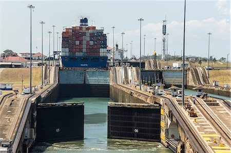 simsearch:841-05960118,k - Panamax-sized container ship goiing up through Gatun Locks on Panama Canal, Panama, Central America Photographie de stock - Rights-Managed, Code: 841-08821666