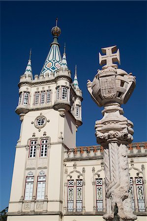 simsearch:841-06446280,k - Upper Part of Gothic Fountan in foreground with Town Hall Tower in background, Sintra, UNESCO World Heritage Site, Portugal, Europe Photographie de stock - Rights-Managed, Code: 841-08821826
