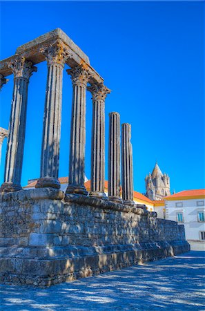 evora - Roman Temple in foreground, Evora Cathdral in the background, Evora, UNESCO World Heritage Site, Portugal, Europe Photographie de stock - Rights-Managed, Code: 841-08821821