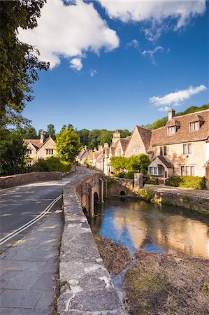 The pretty Cotswolds village of Castle Combe, north Wiltshire, England, United Kingdom, Europe Photographie de stock - Rights-Managed, Code: 841-08821839