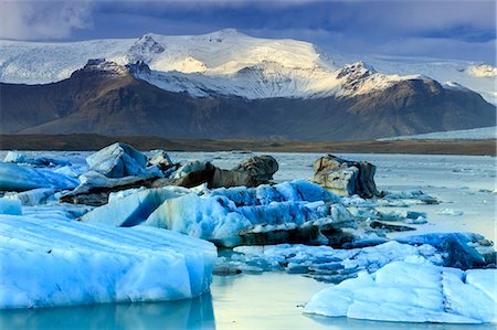 simsearch:6119-09101722,k - Icebergs in the Jokulsarlon glacial lake in Vatnajokull National Park in southeast Iceland, Polar Regions Fotografie stock - Rights-Managed, Codice: 841-08860649