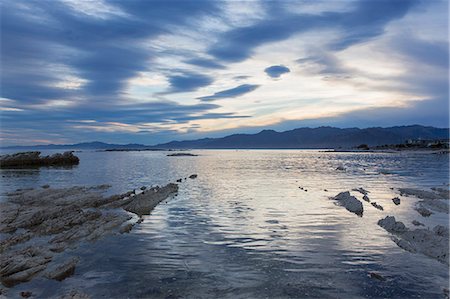 View across the tranquil waters of South Bay at dusk, Kaikoura, Canterbury, South Island, New Zealand, Pacific Photographie de stock - Rights-Managed, Code: 841-08860993