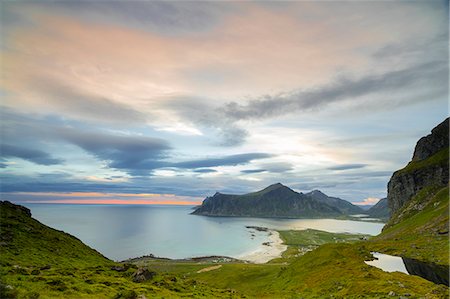 simsearch:841-08887187,k - Pink clouds of the midnight sun reflected in the cold sea, Flakstad, Moskenesoya, Nordland county, Lofoten Islands, Norway, Scandinavia, Europe Foto de stock - Con derechos protegidos, Código: 841-08887167