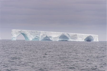 simsearch:841-06446061,k - Floating iceberg, Elephant Island, South Shetland Islands, Antarctica, Polar Regions Foto de stock - Con derechos protegidos, Código: 841-08887198