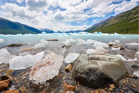 simsearch:841-08861098,k - Blocks of ice float in one of the affluents of Lago Argentino, next to Perito Moreno Glacier, and wash ashore by the rocks, Los Glaciares National Park, UNESCO World Heritage Site, Patagonia, Argentina, South America Photographie de stock - Rights-Managed, Code: 841-08887415