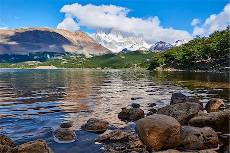 simsearch:841-09085815,k - Wide angle shot of Capri Lagoon featuring Monte Fitz Roy in the background and rocks in the foreground, Patagonia, Argentina, South America Foto de stock - Con derechos protegidos, Código: 841-08887425