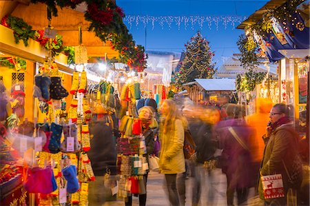 Christmas Market on Waisenhausplatz, Bern, Jungfrau region, Bernese Oberland, Swiss Alps, Switzerland, Europe Photographie de stock - Rights-Managed, Code: 841-08887507